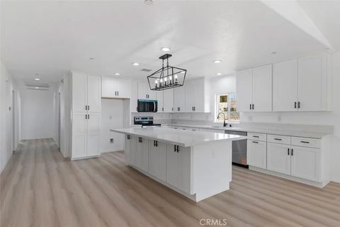 Tiny photo for 16925 Nanticoke, Apple Valley, CA 92307 (MLS # IV25266318)