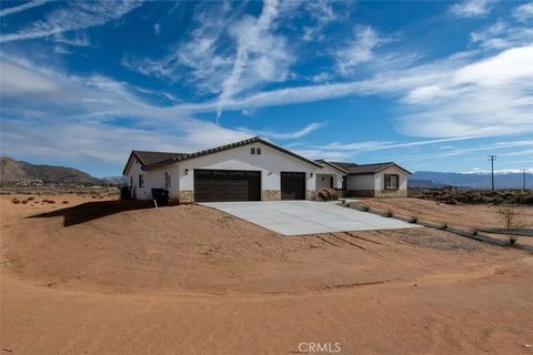 Tiny photo for 16925 Nanticoke, Apple Valley, CA 92307 (MLS # IV25266318)