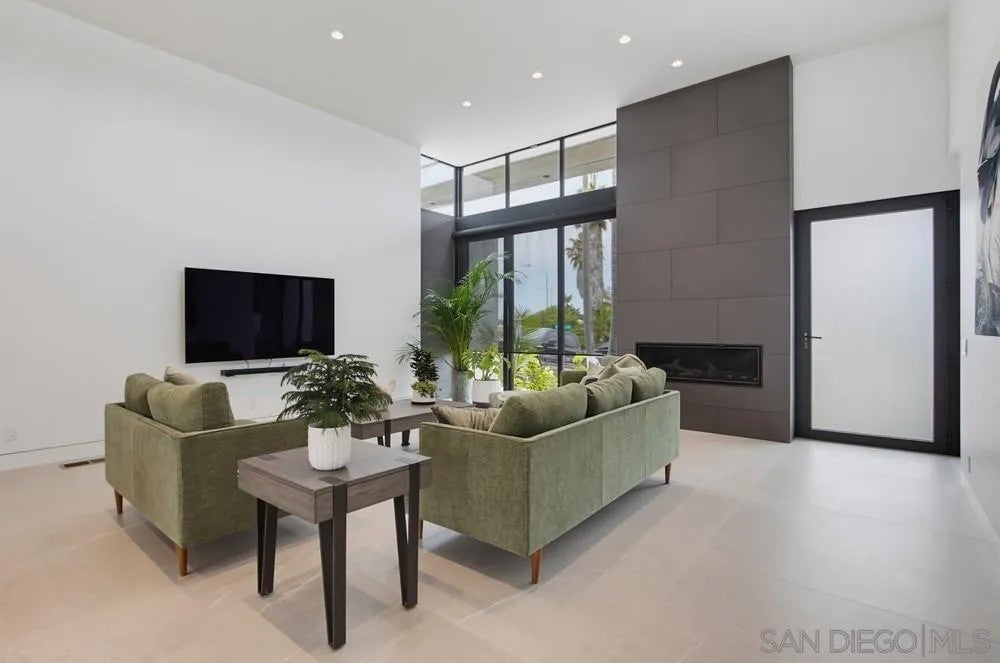 5065-67 Los Robles Dr.