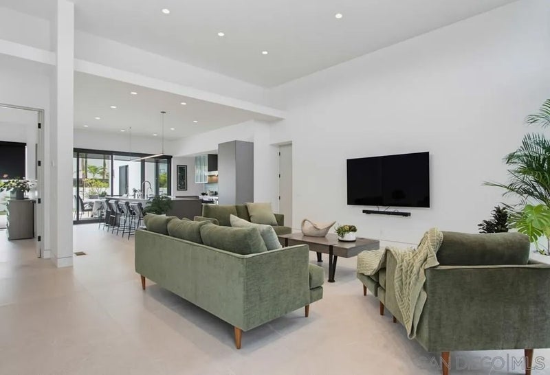 5065-67 Los Robles Dr.