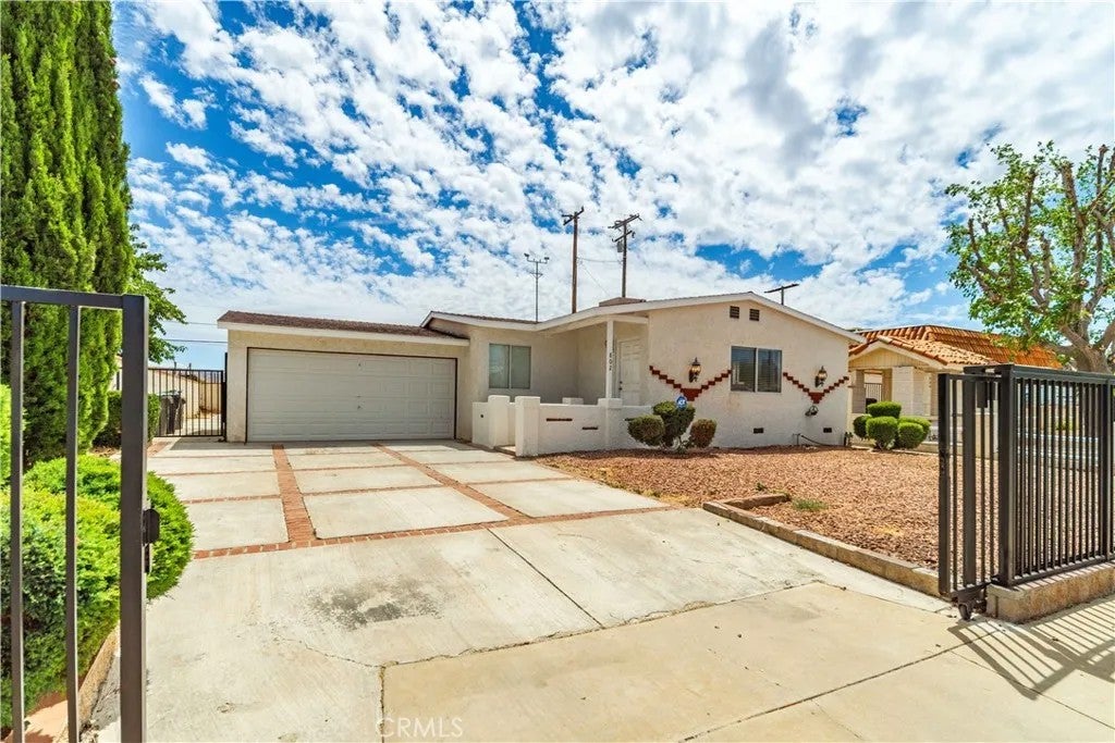 802 E Avenue Q4
