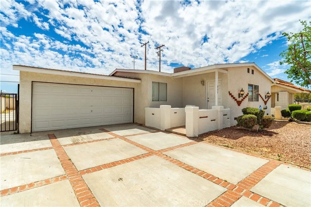 802 E Avenue Q4