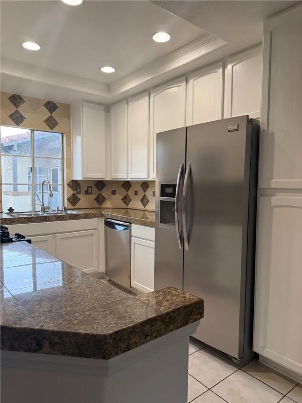 Photo of 28 Via Alivio, Rancho Santa Margarita, CA 92688 (MLS # CV26058783)