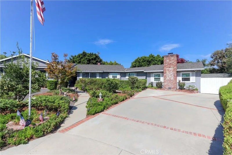 419 E Sunny Hills