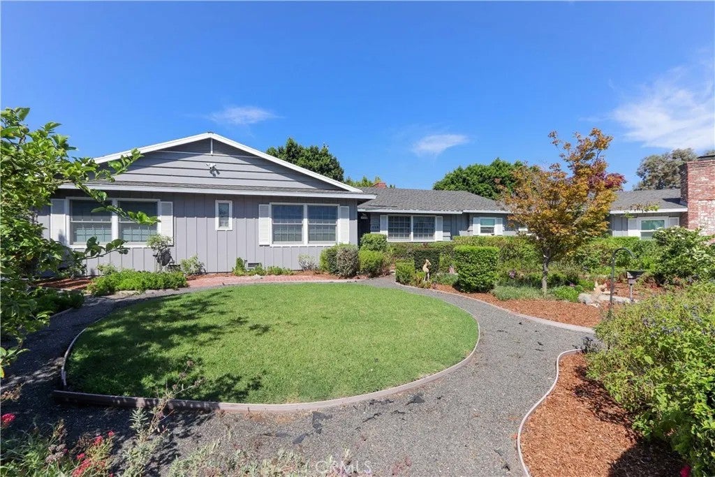 419 E Sunny Hills