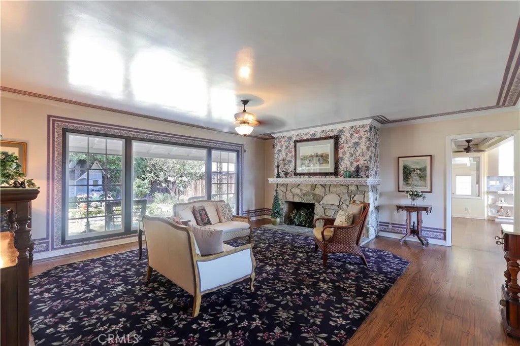 419 E Sunny Hills