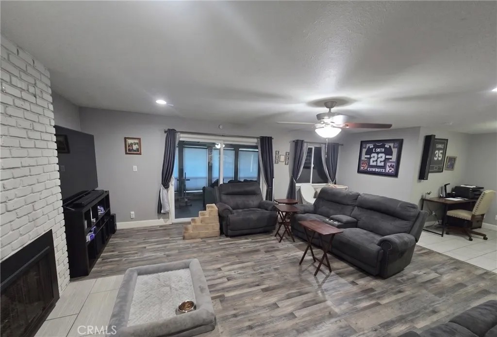 267 W Dovewood