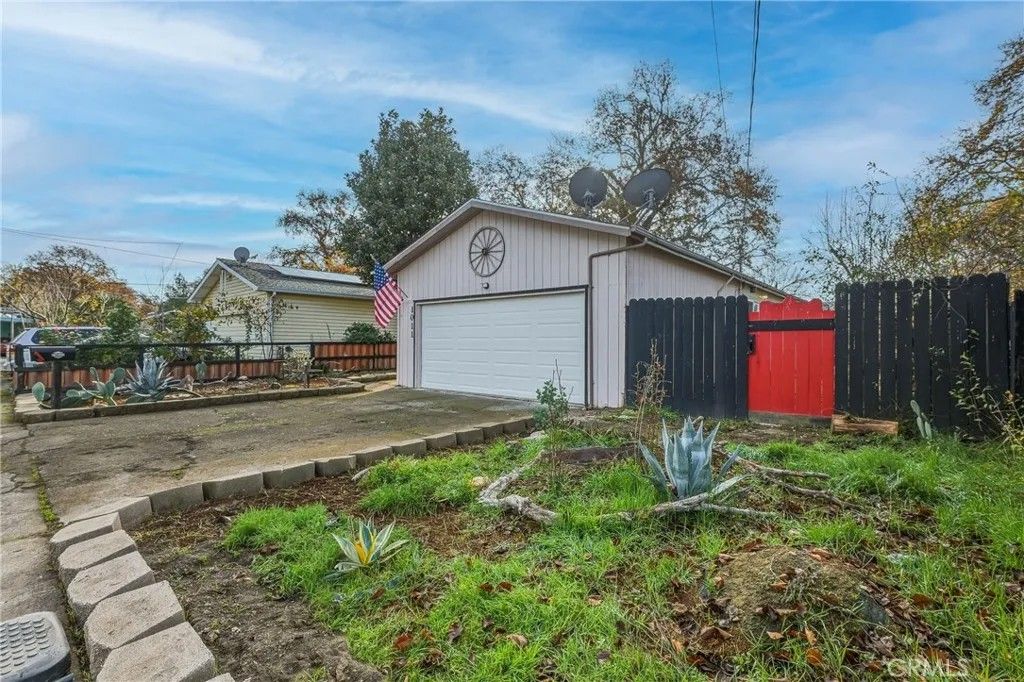 Photo of 1011 2nd St, Lakeport, CA 95453 (MLS # LC25278675)