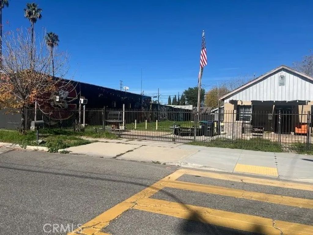 Photo of 165 E O St, Colton, CA 92324 (MLS # DW26011710)