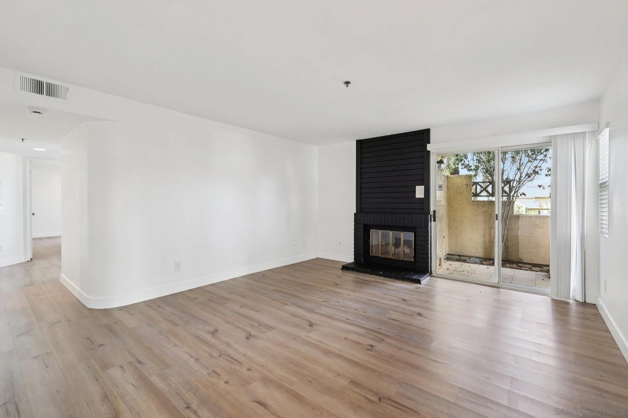 2077 Lakeridge Circle 104