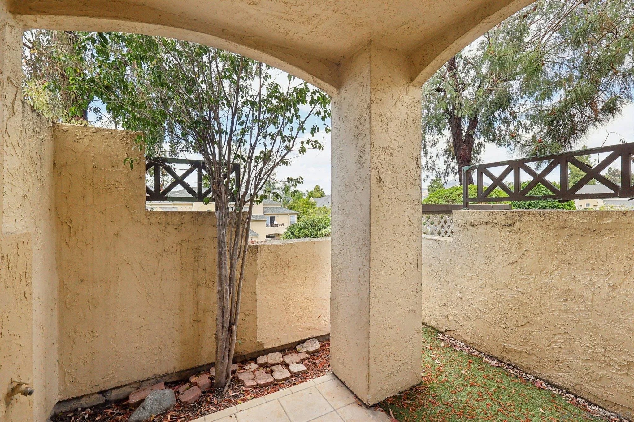 2077 Lakeridge Circle 104