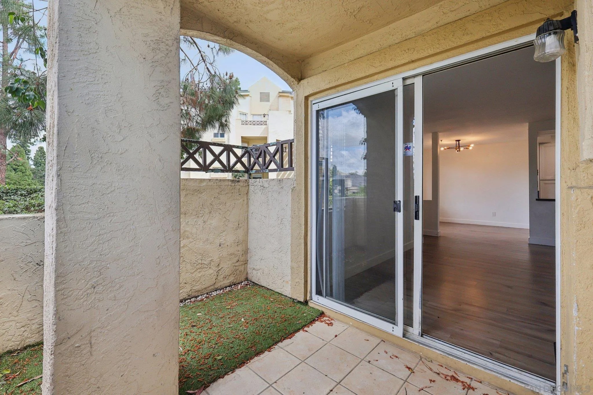 2077 Lakeridge Circle 104