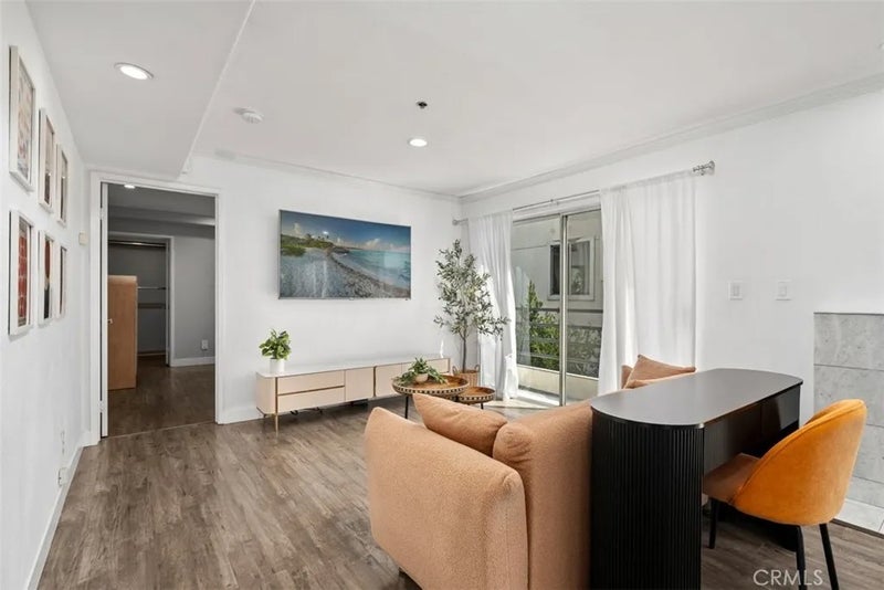 116 S Croft 102