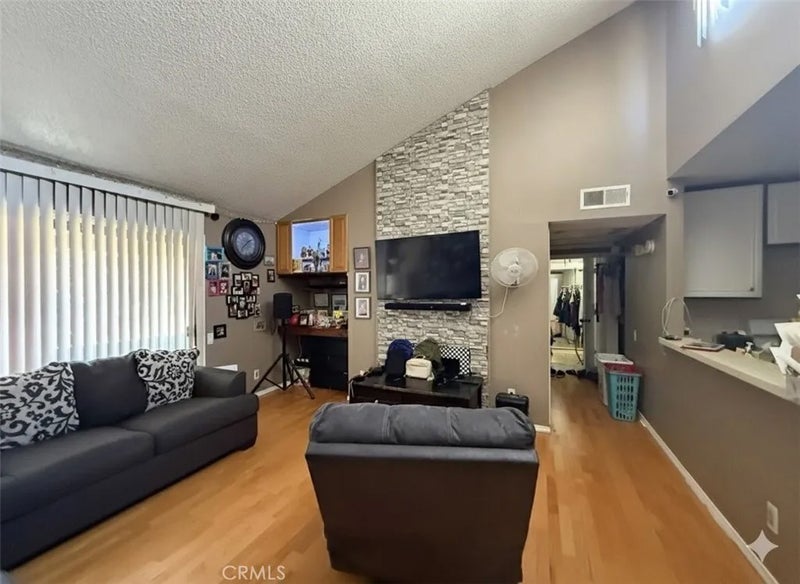 9600 Van Nuys 210