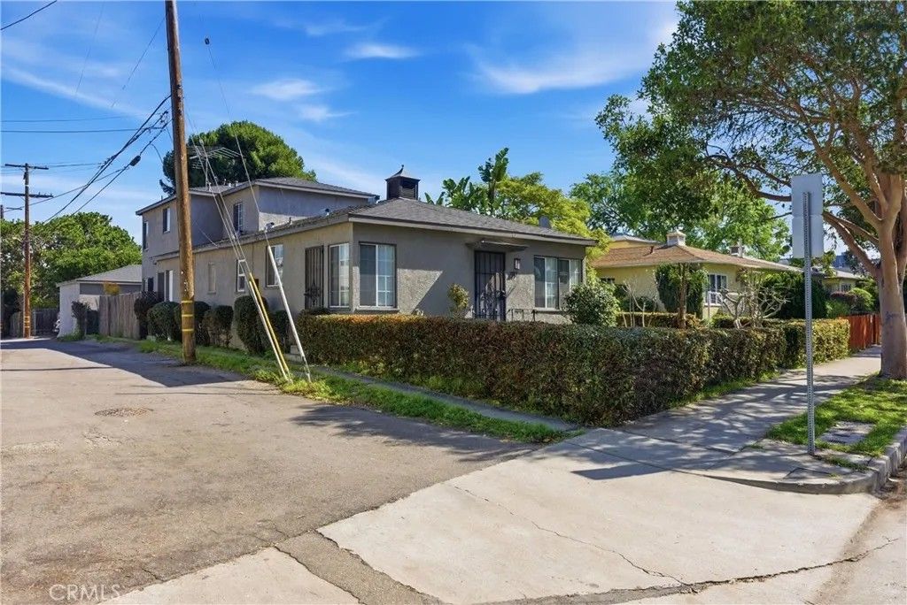 Photo of 2117 Stewart Street, Santa Monica, CA 90404 (MLS # PV26043221)
