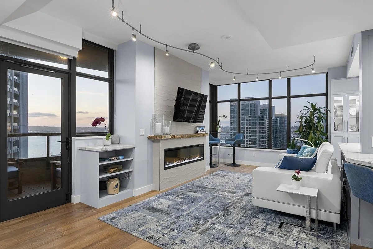 700 W E Street 2903