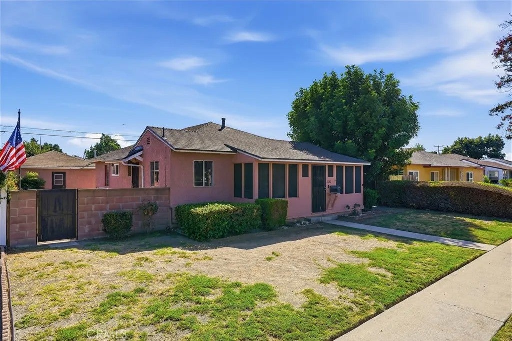 11246 Rosecrans Avenue