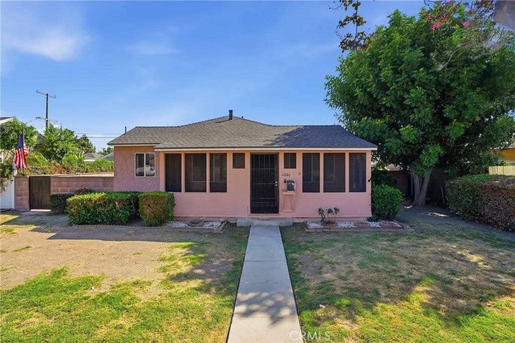 11246 Rosecrans Avenue