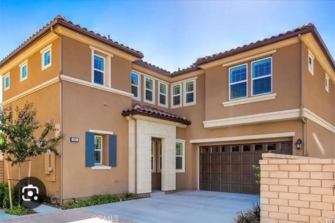 Photo of 25 Umbria, Lake Forest, CA 92630 (MLS # OC26056551)