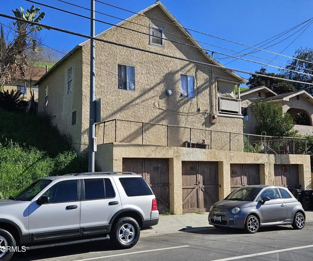 Photo of 2526 Lincoln Park Avenue, Los Angeles, CA 90031 (MLS # P1-25318)