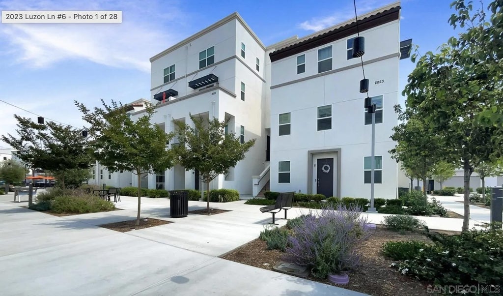 Photo of 2023 Luzon Ln #6, Chula Vista, CA 91915 (MLS # 260023710)