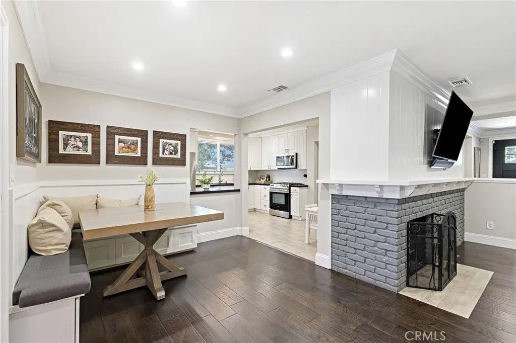 Photo of 19438 Calvert Street, Tarzana, CA 91335 (MLS # SR26086847)