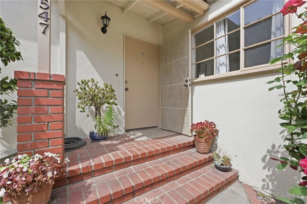 1547 S Westgate
