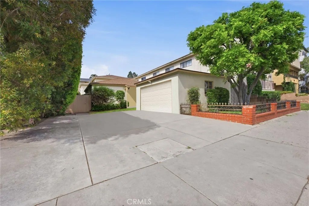1547 S Westgate