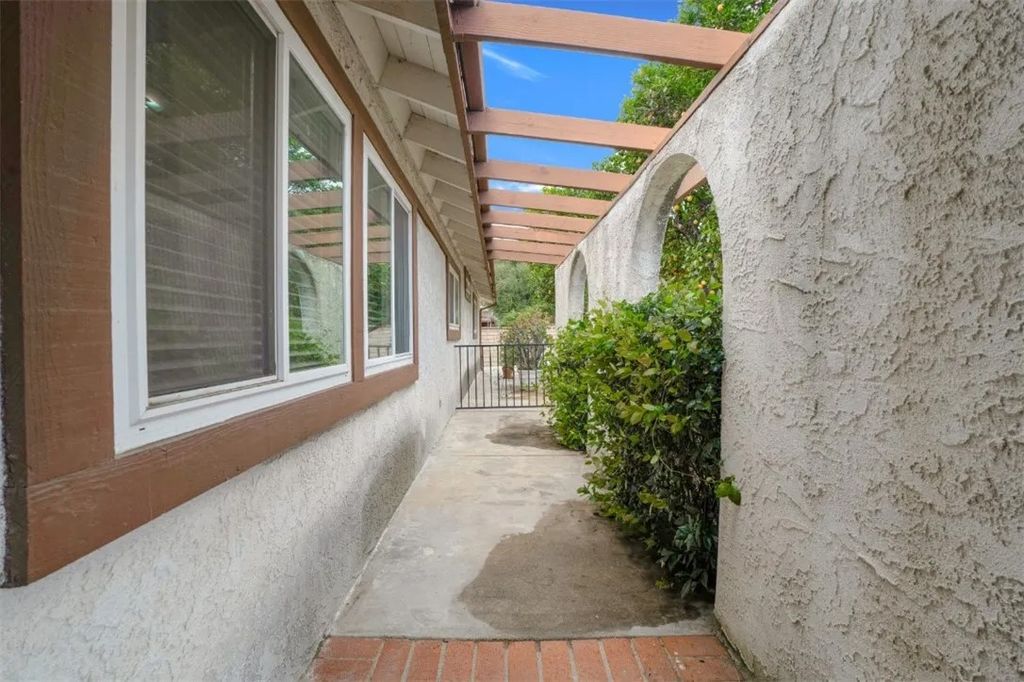 Photo of 11519 Orcas Avenue, Sylmar, CA 91342 (MLS # SR26071793)