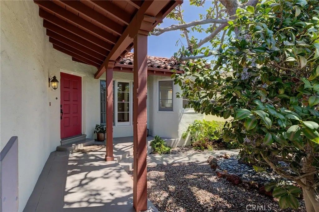 Photo of 2376 Selby Avenue, Los Angeles, CA 90064 (MLS # PV25264414)