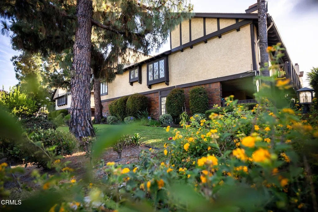 503 W Duarte Road 6
