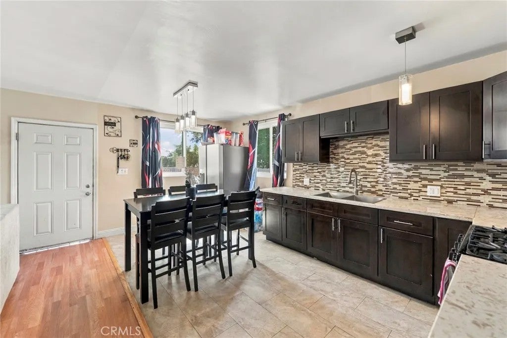 215 E 76 Place