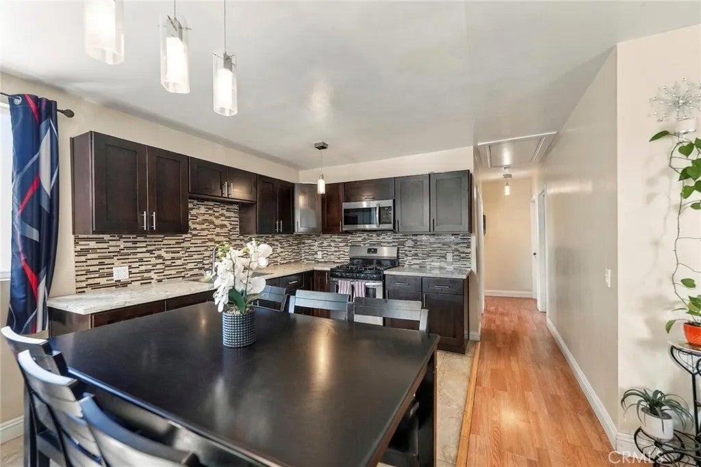 215 E 76 Place