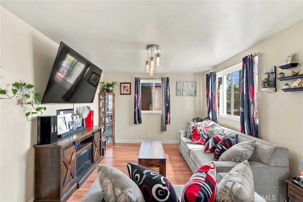 215 E 76 Place