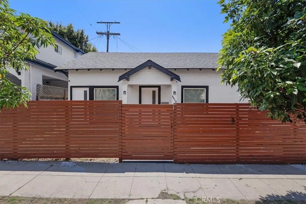 Photo of 4616 Rosewood Ave, Los Angeles, CA 90004 (MLS # SR25240178)