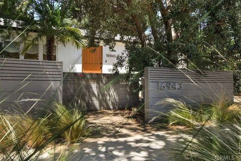 16943 Hartland