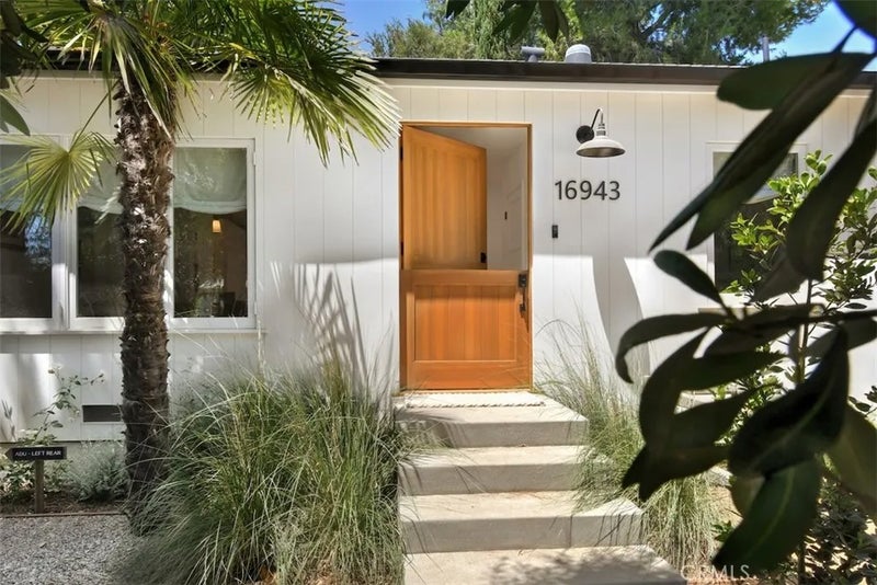 16943 Hartland
