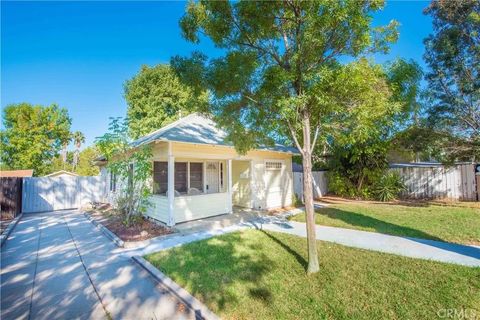 Photo of 1107 W Grand Blvd, Corona, CA 92882 (MLS # IG25243761) Photo of 1107 W Grand Blvd, Corona, CA 92882 (MLS # IG25243761)