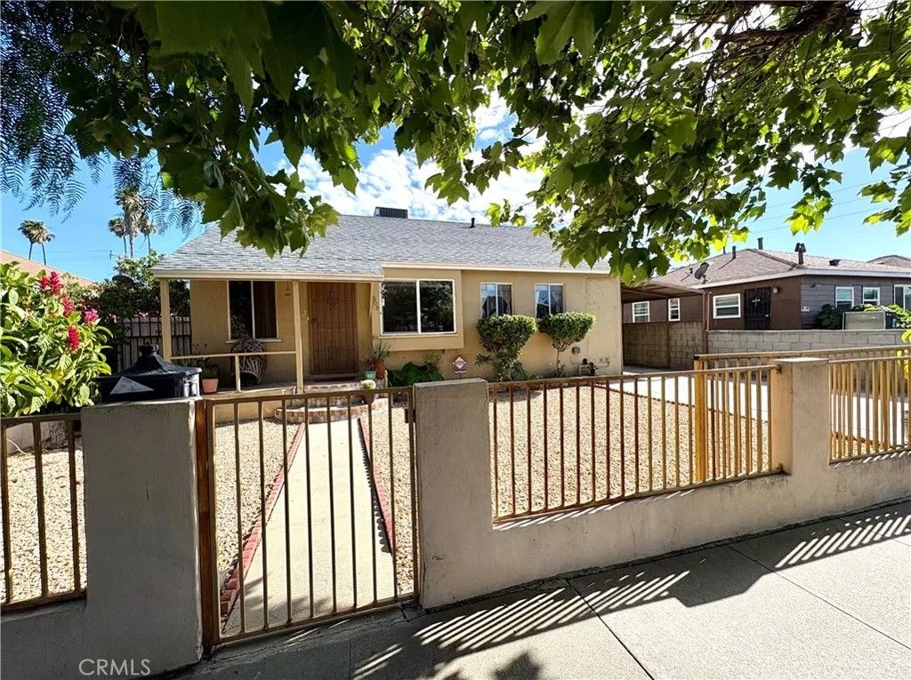 Photo of 1508 E Queensdale St, Compton, CA 90221 (MLS # DW26084175)