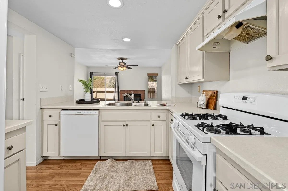 2083 Manzana Way
