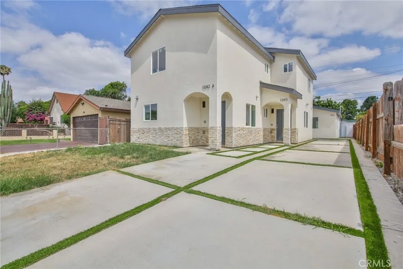 1043 W 151st Street