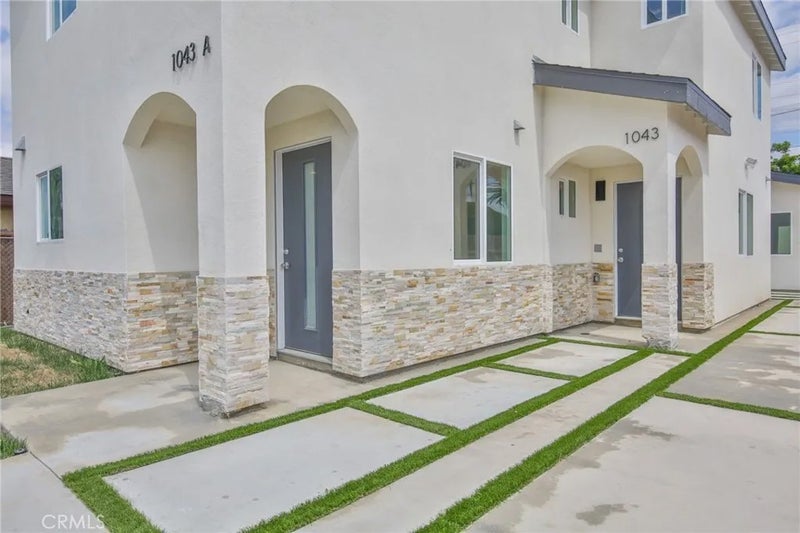 1043 W 151st Street