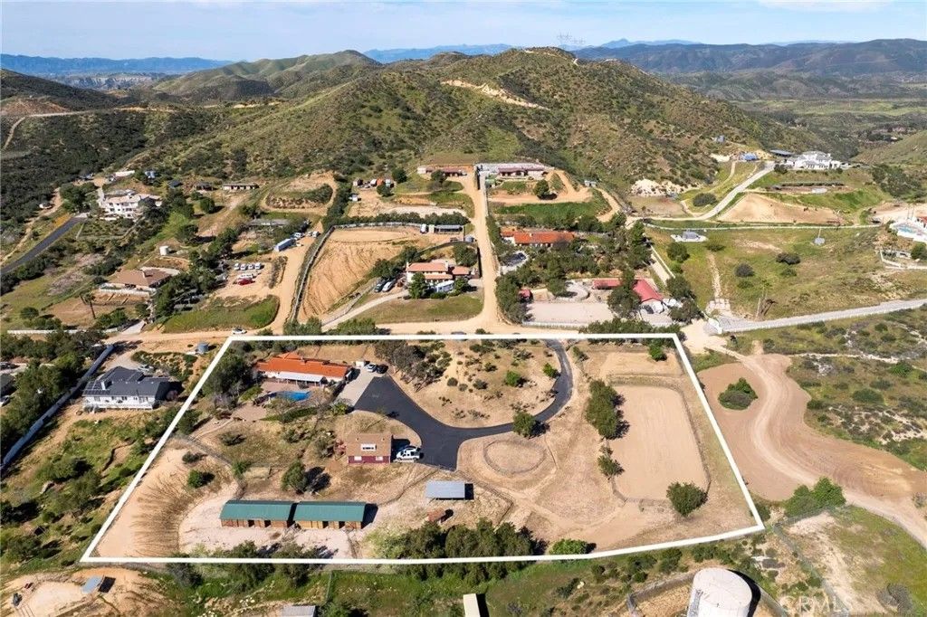 Photo of 33214 Canyon Quail Trail, Agua Dulce, CA 91390 (MLS # SR26056138)
