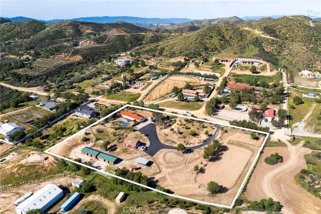 Photo of 33214 Canyon Quail Trail, Agua Dulce, CA 91390 (MLS # SR26056138)