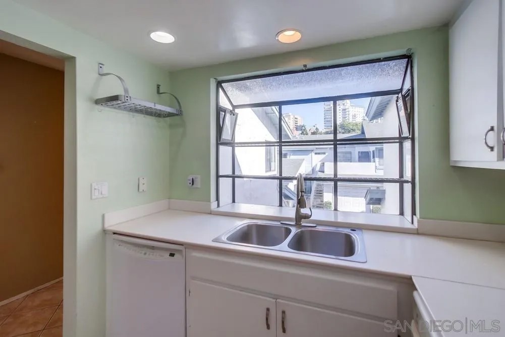 4044 Crystal Dawn Ln 203