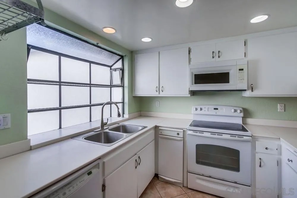 4044 Crystal Dawn Ln 203