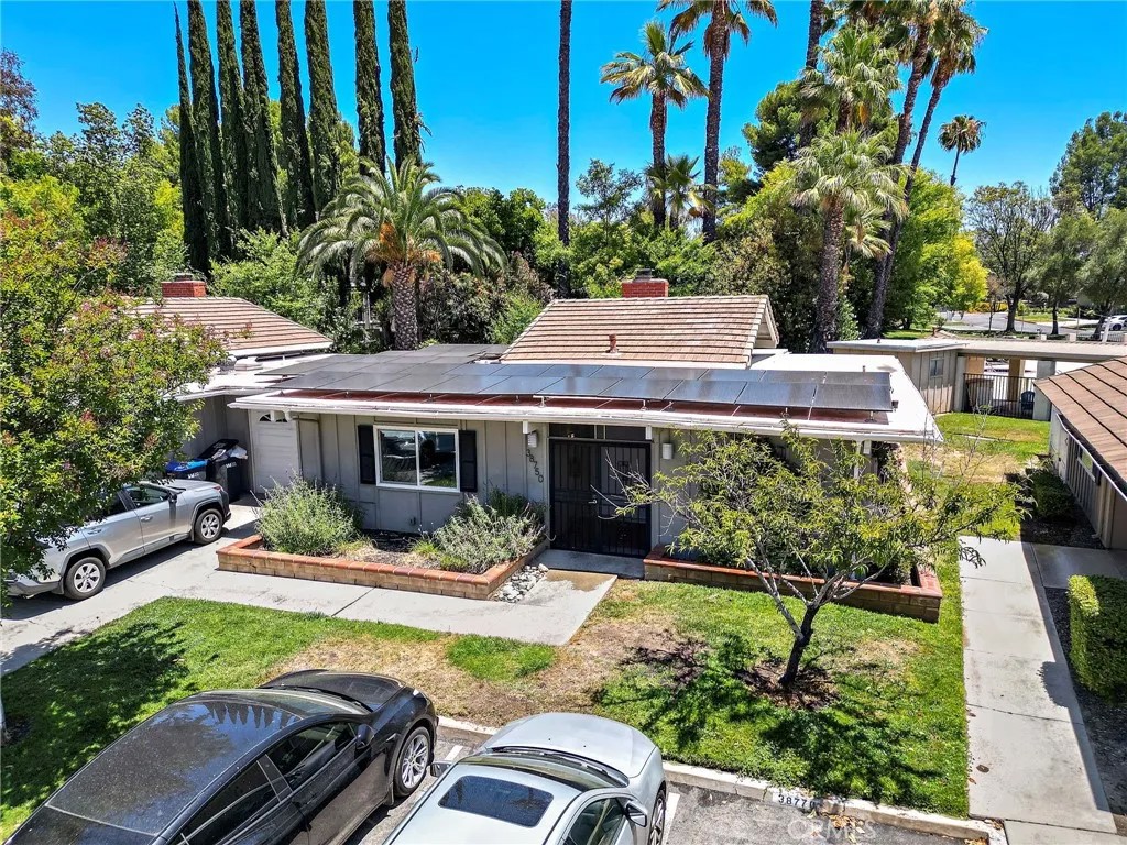 38750 Via Las Flores