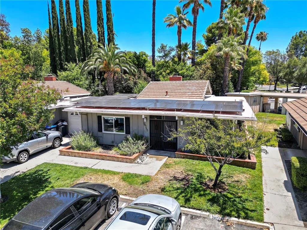 Photo of 38750 Via Las Flores, Murrieta, CA 92563 (MLS # SW26112793)