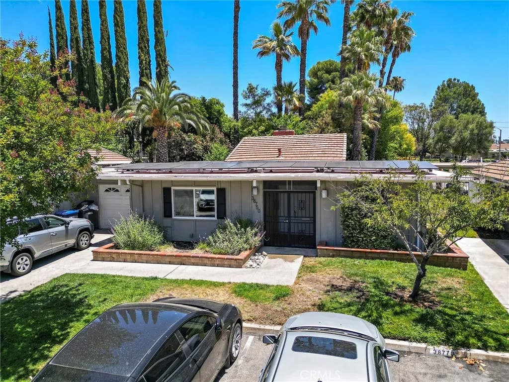 Photo of 38750 Via Las Flores, Murrieta, CA 92563 (MLS # SW26112793)