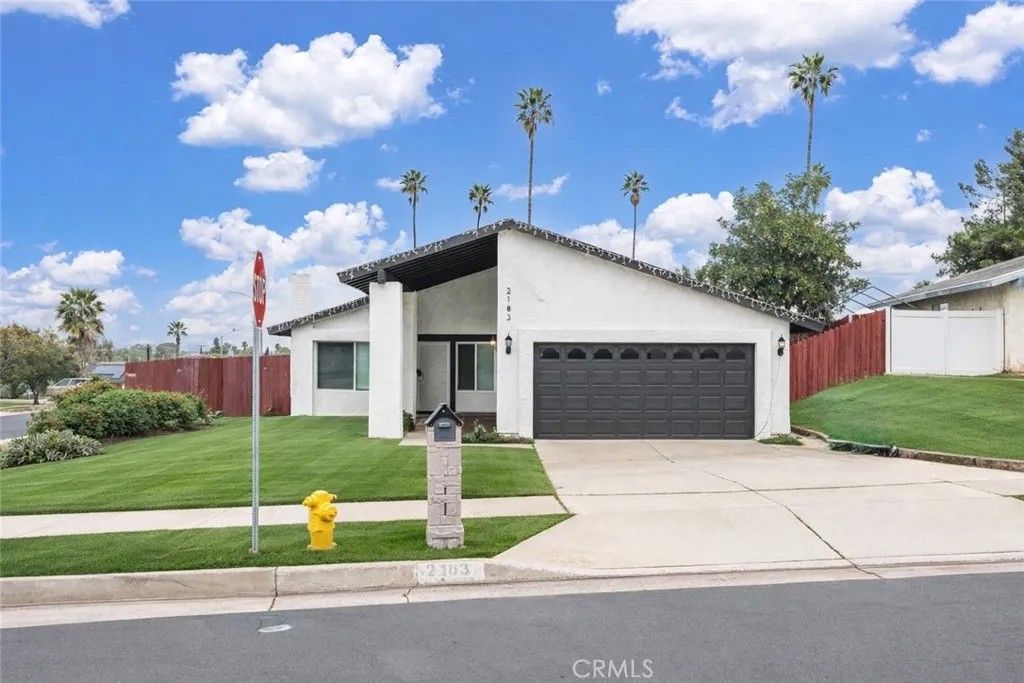 Photo of 2183 Applegate Dr, Corona, CA 92882 (MLS # CV26032284)